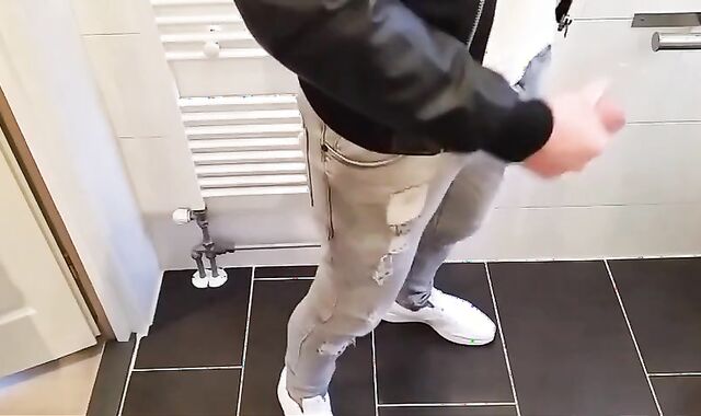 Amateur Webcam Handjob with a Big Cock