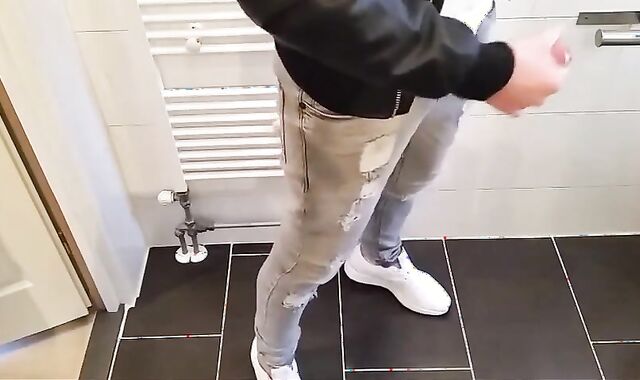 Amateur Webcam Handjob with a Big Cock