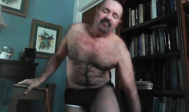 Hairy Daddy Jacks Off: Amateur Bear with a Big Cock