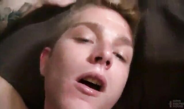 Older Emo Tops Younger Amateur Bottom