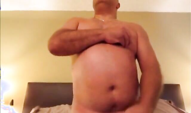 Bear Daddy Jerks Off in Tank Top 2