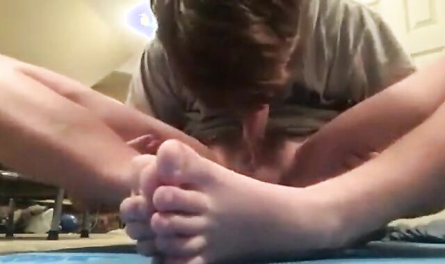 Self-Sucking Solo: Horny Amateur's Fun 4