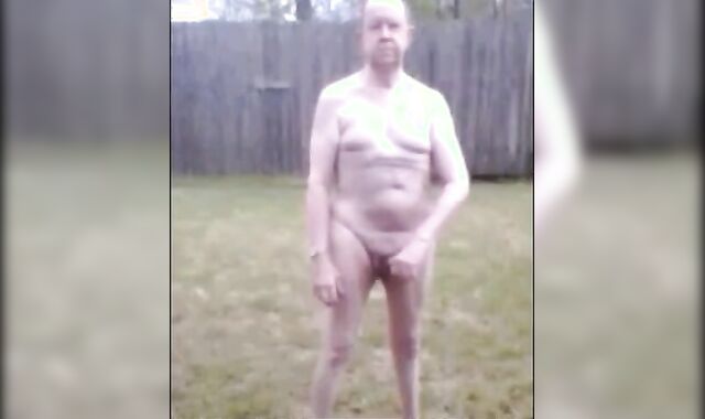 Naked Mature Men Outdoors on Cam