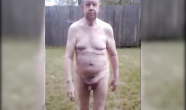 Naked Mature Men Outdoors on Cam