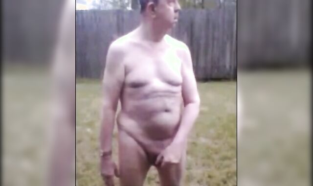 Naked Mature Men Outdoors on Cam