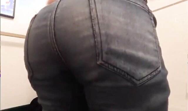 Locker-Room Surprise: That Ass! 2