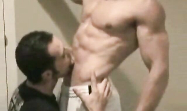 Muscle Worship: Sucking Amateur Bodybuilder Until He Explodes