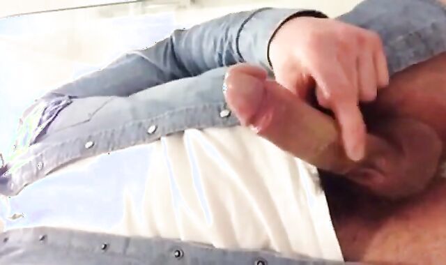 Handjob Hunk: Moaning Edge Shoot