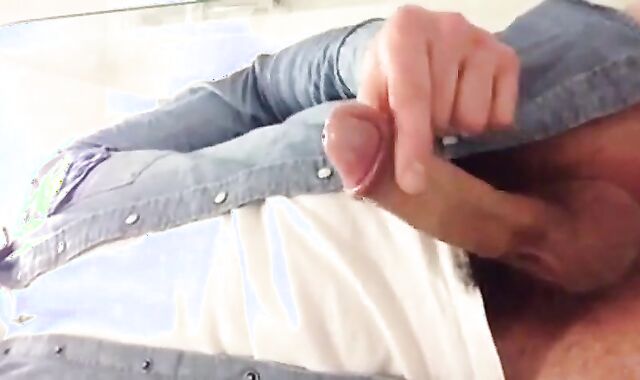 Handjob Hunk: Moaning Edge Shoot