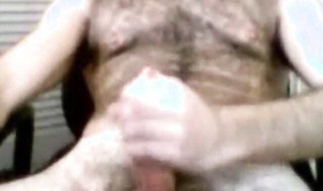 Hairy Daddy Bear Jacks Off on Cam