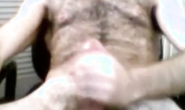 Hairy Daddy Bear Jacks Off on Cam