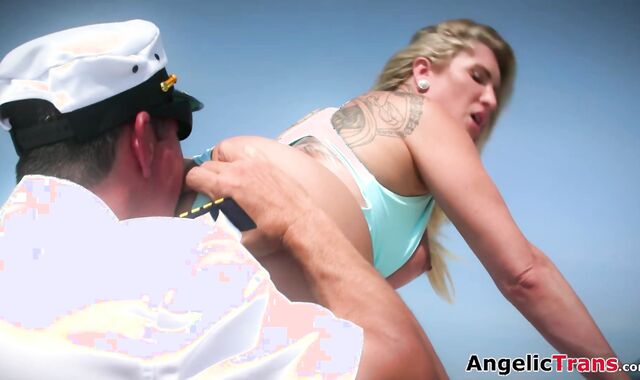 Big cock shemale anal fucked by machine