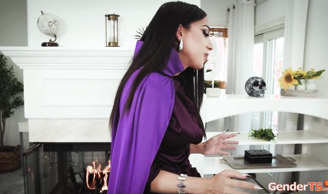 Tgirl Femdragon Kasey Kei is anal fucked