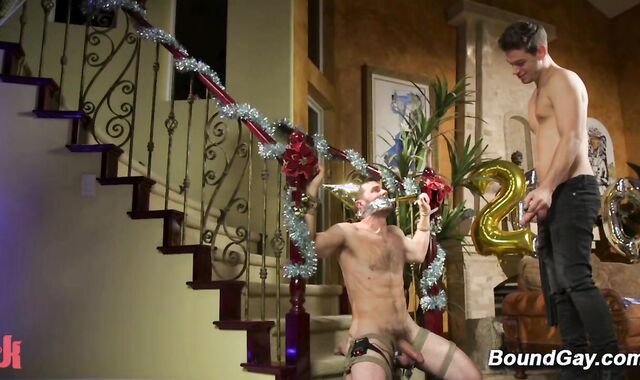 Delivery man punishes man with whip