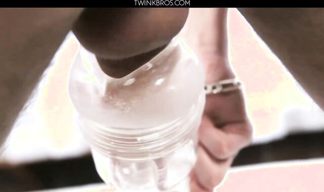 Marco Gagnon Splits a Fleshjack