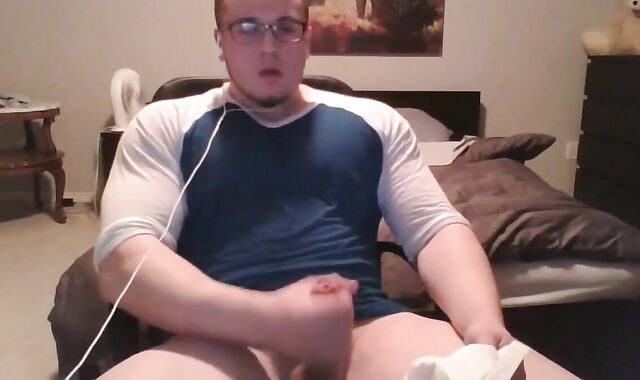 Muscle Hunk Jerks Off Solo