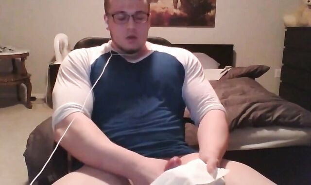 Muscle Hunk Jerks Off Solo