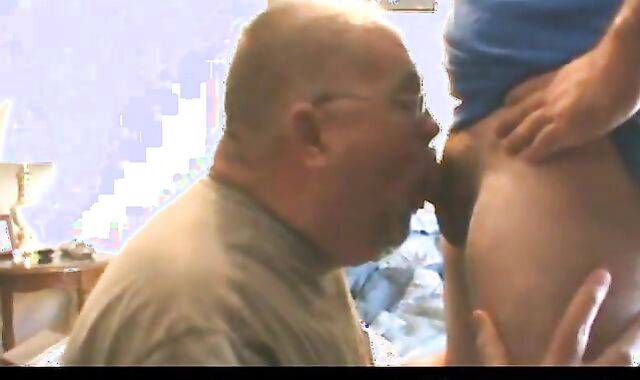 Big-Cock Bear Blows Amateur Stud