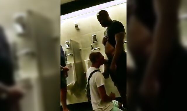 Hunk Gets Amateur Blowjob With Cum Tribute 2