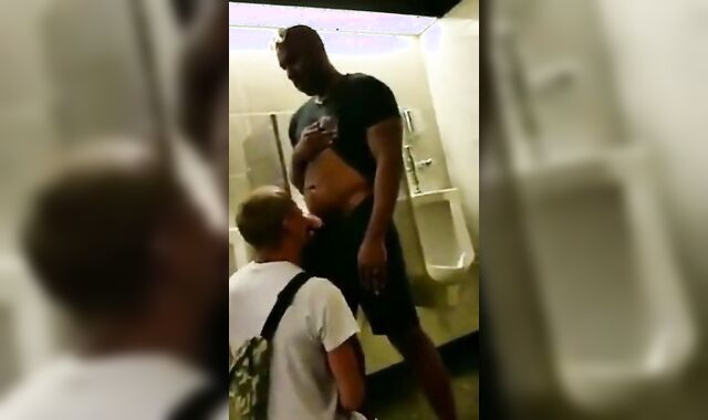 Hunk Gets Amateur Blowjob With Cum Tribute 2