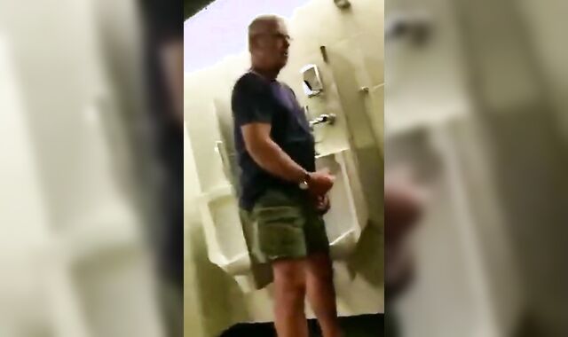 Hunk Gets Amateur Blowjob With Cum Tribute 2