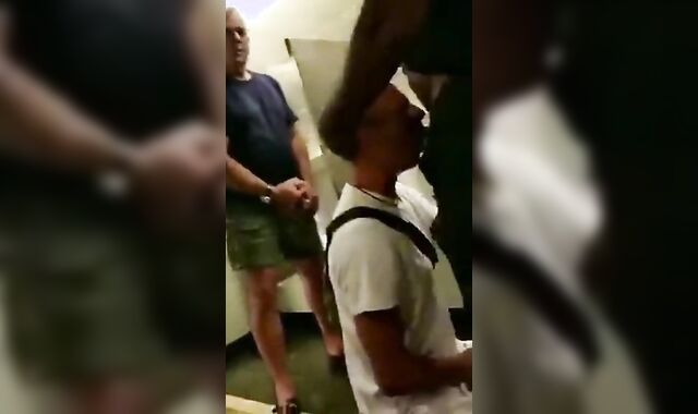 Hunk Gets Amateur Blowjob With Cum Tribute 2