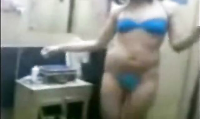 Egyptian Crossdresser Dances Sensually