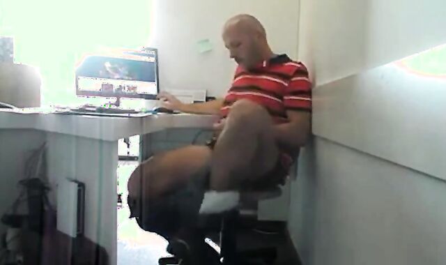 Big-Cock Daddy Jacks Off at Work