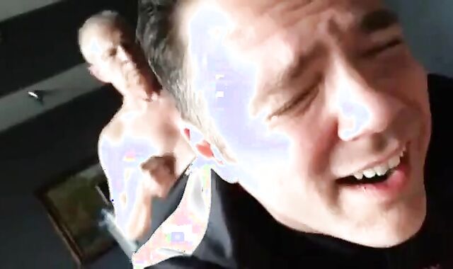 Abuelito Folla a un Jovencito Sin Condón