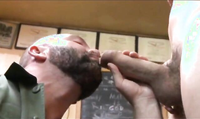 Big Cock for Him: Amateur Bear Loves It 2