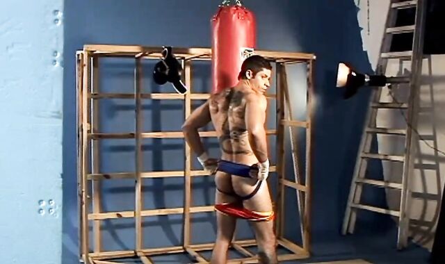 BangBangBoys: Muscular & inked unexperienced arches over