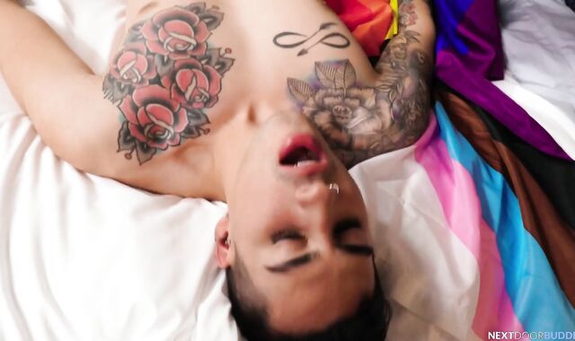 NextDoorBuddies - Piercing Kian Kane condom-free onanism