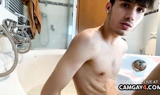 slender twink Jacking In The baths