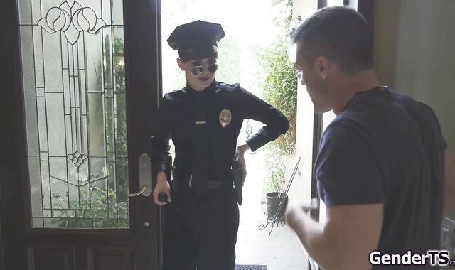 Trans police officer here to the rescue