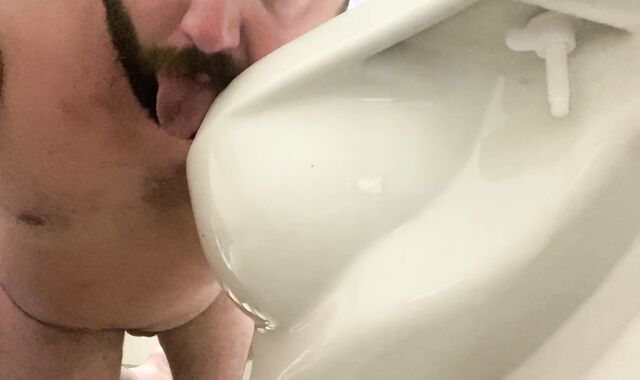 I inject A Gas Station Wc And take up with the tongue And gargle The Wc And The Floor