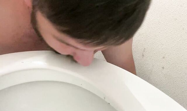 I inject A Gas Station Wc And take up with the tongue And gargle The Wc And The Floor