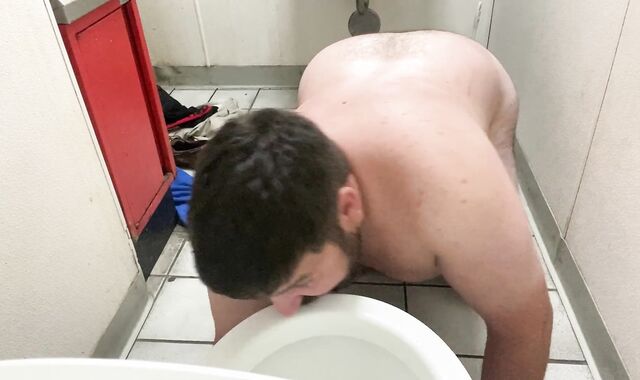 I inject A Gas Station Wc And take up with the tongue And gargle The Wc And The Floor