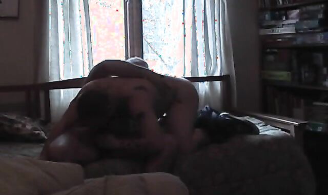 Hunk bonks his tattooed ally
