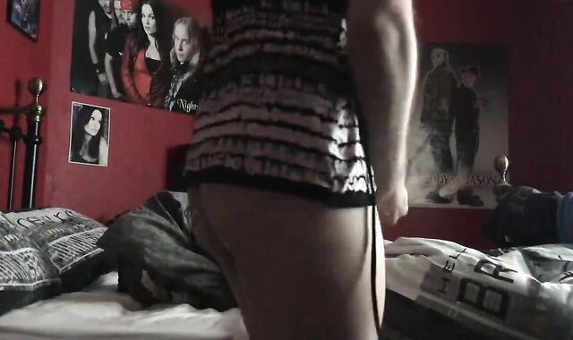 Sissy Crossdresser Cums on Webcam