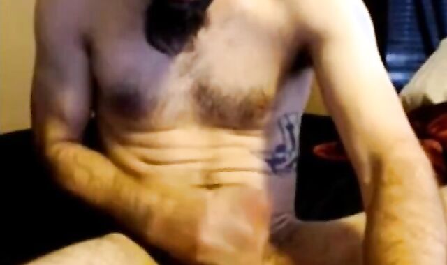 Big Dick Hunk Cums on Cam