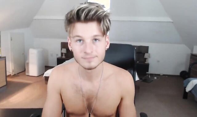 blondie teenager With good-sized manstick webcam