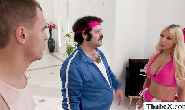 TS cheerdancer shows her talent in front of me