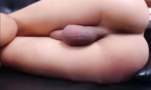 Smooth Bubble Ass on Cam 3