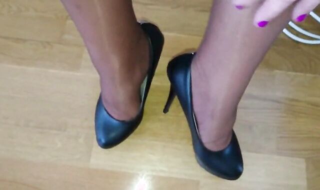 Sissy in Layered Nylons Uses Glory Hole