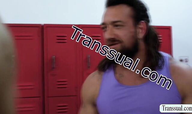 Must Watch this Threesome anal in the gym