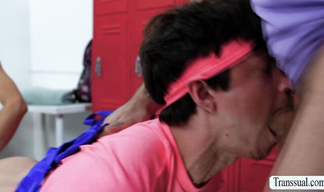 Must Watch this Threesome anal in the gym