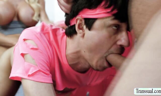 Must Watch this Threesome anal in the gym