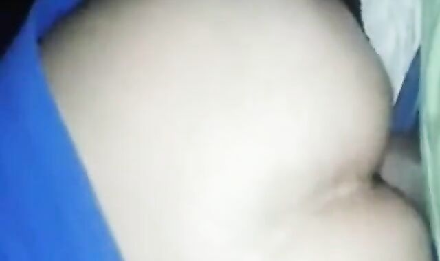 Sexo gay amador atrás do carro