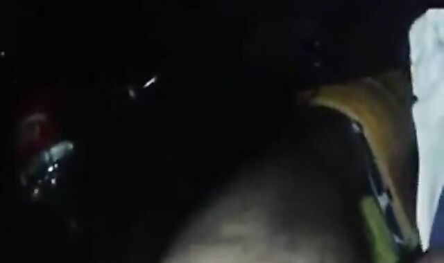 Sexo gay amador atrás do carro