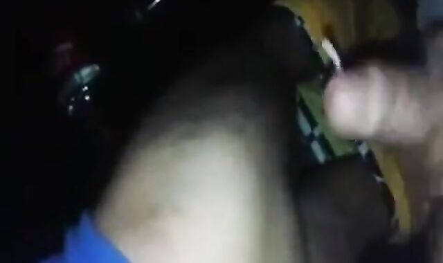 Sexo gay amador atrás do carro